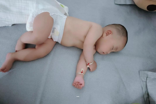 天门怀孕肚子撑的难受